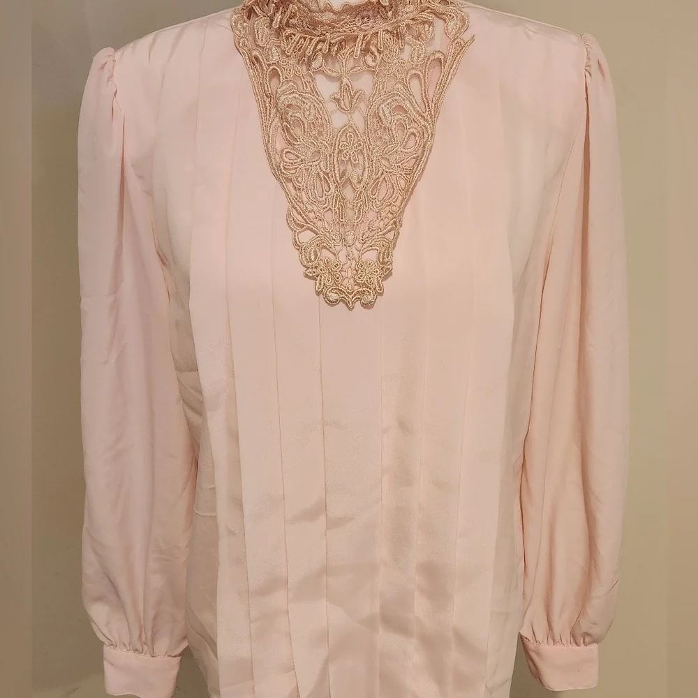 Vintage Worthington Womens's Light Pink Blouse with Lace detail, size 8 - Picture 8 of 12